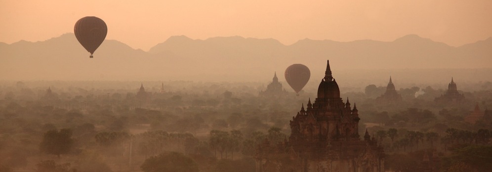 Paysage pagodes à Bagan