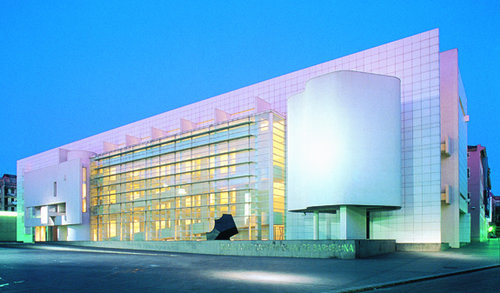 musee-art-contemporain-billet-coupe-file-barcelone