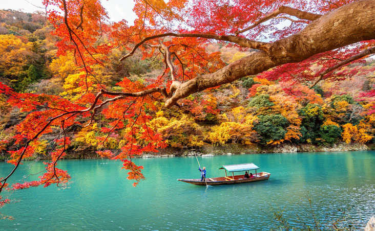 bateau-pêcheur-arashiyama-automne.jpg